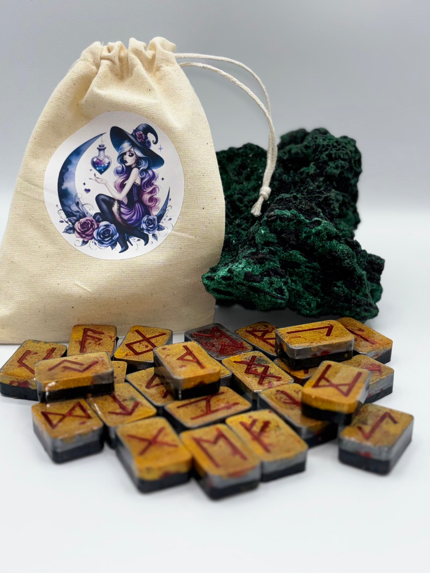 Runes Futhark viking artisanal en résine