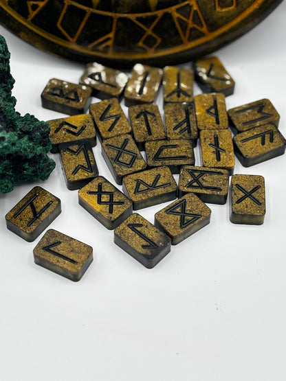 Plateau + Runes Futhark viking artisanal en résine
